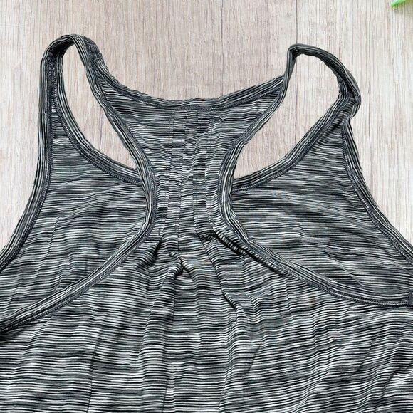 Lululemon Yogi Everyday Tank EST SIZE 8 NO SIZE TAG Black White Athletic‎ Sporty - Picture 4 of 7